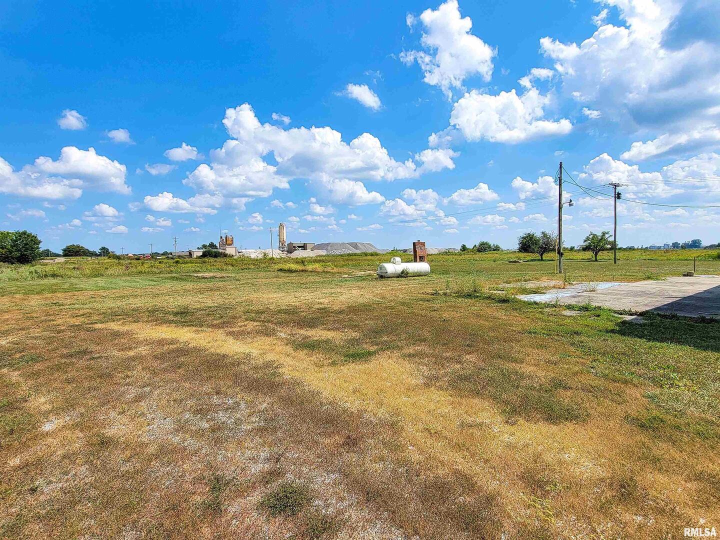 11044 Old Highway 50 Flora, IL 62839 - Photo 12 of 17