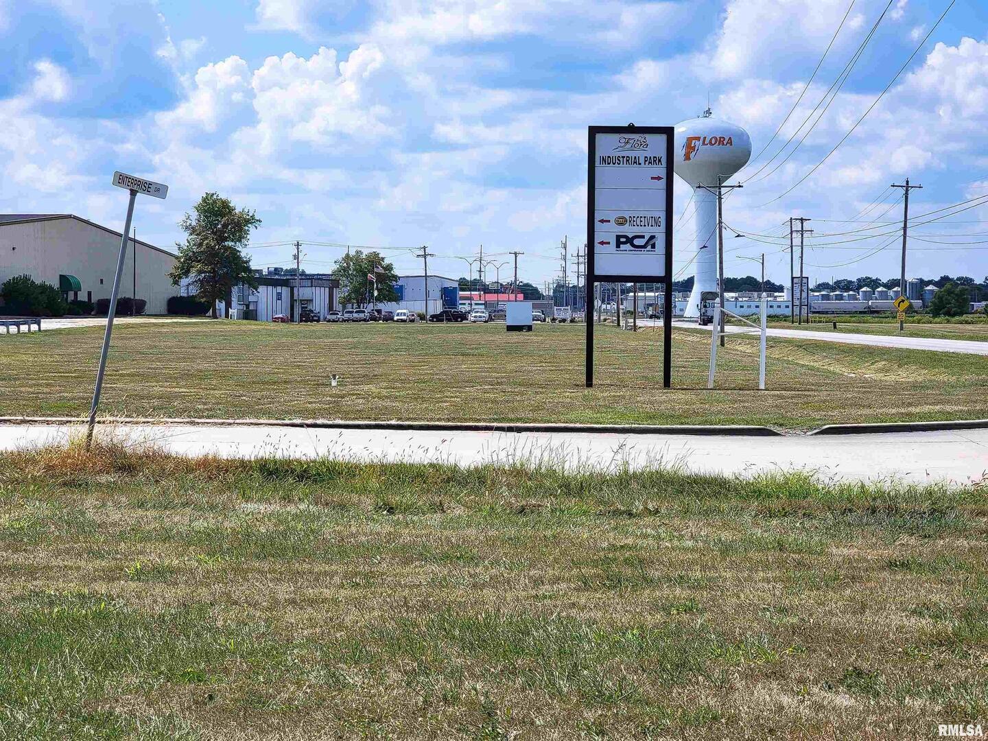 11044 Old Highway 50 Flora, IL 62839 - Photo 2 of 17 a view of a fountain in front of a building