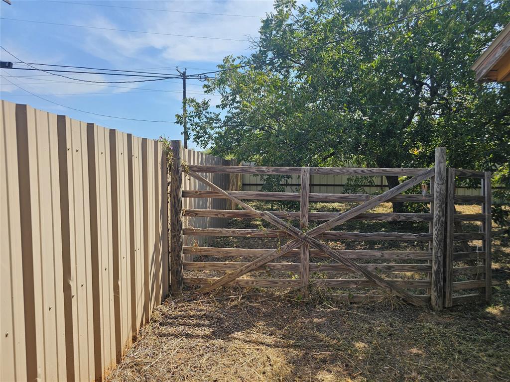 1008 Sixth Street Bangs, TX 76823 - Photo 22 of 24