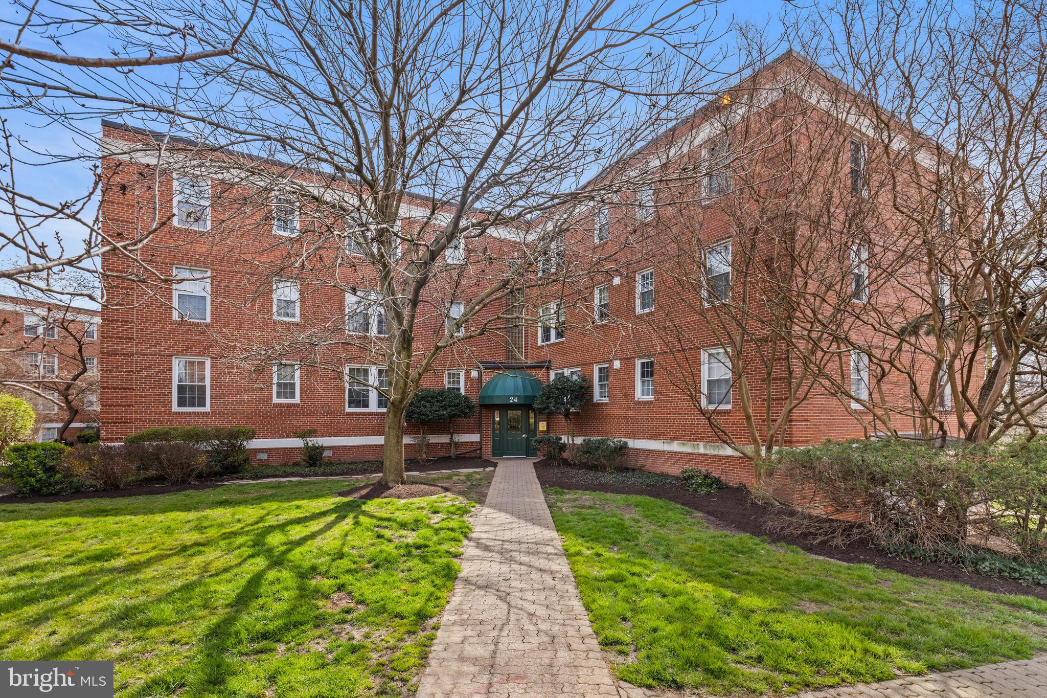 24 South Old Glebe Road, Unit 105C Arlington, VA 22204 - Photo 2 of 25