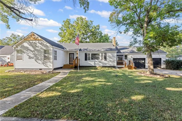 $294,900 | 227 West 2nd Avenue, Garnett, KS 66032