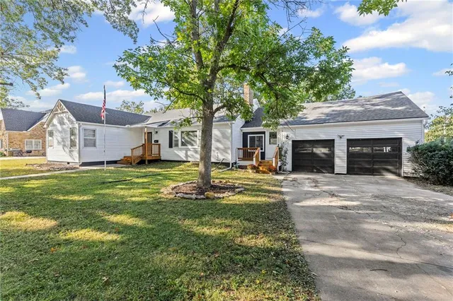 $294,900 | 227 West 2nd Avenue, Garnett, KS 66032