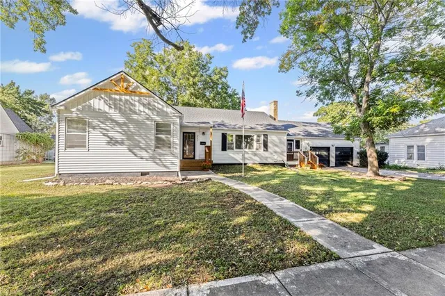 $294,900 | 227 West 2nd Avenue, Garnett, KS 66032