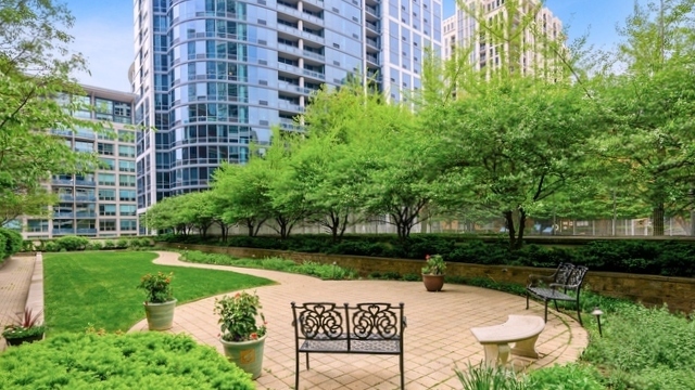 1250 South Indiana Avenue, Unit 802 Chicago, IL 60605 - Photo 19 of 20 a view of a chairs and table in the garden