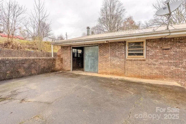 a view of a house with a outdoor space