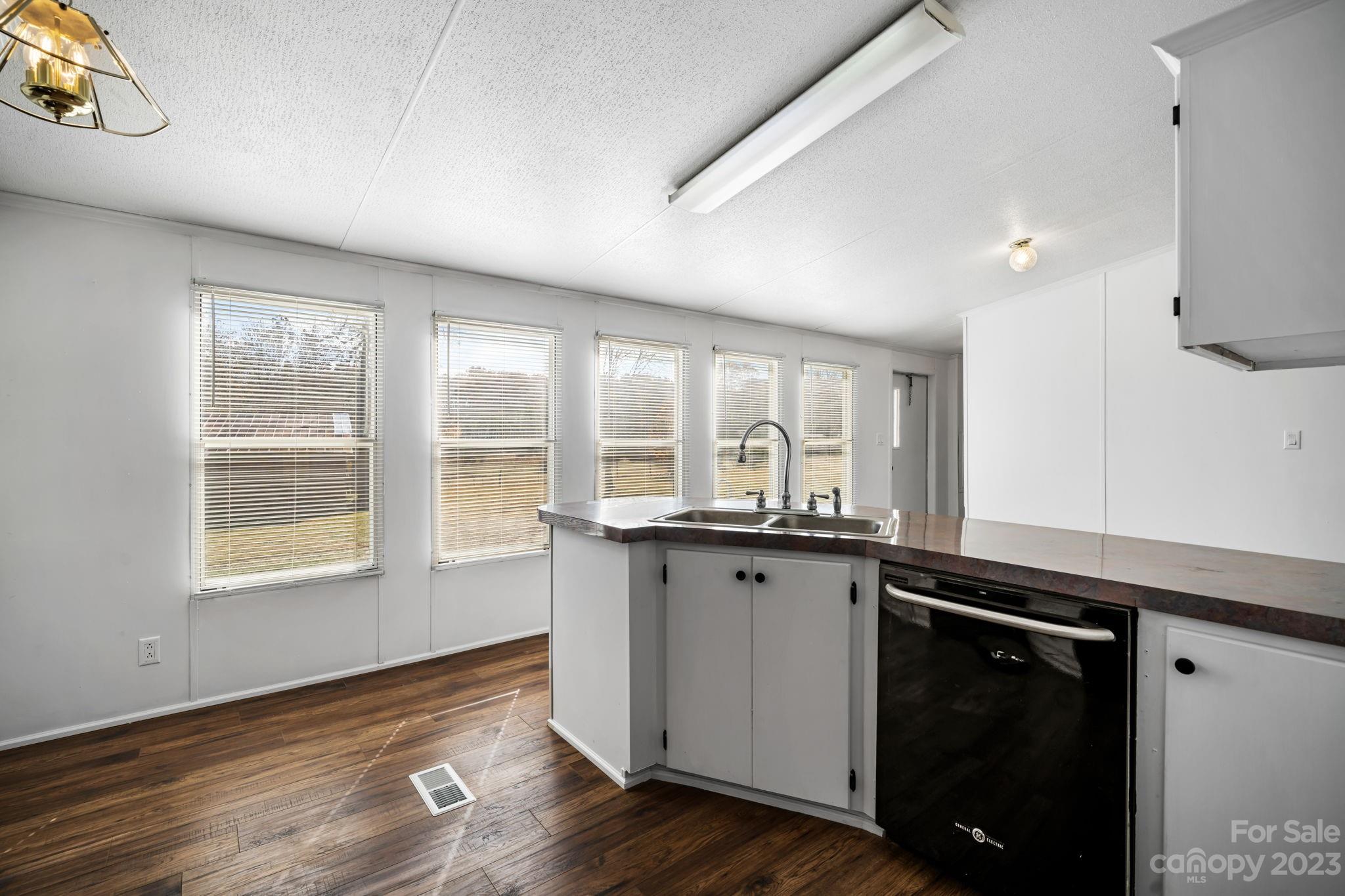 1631 Enon Road Valdese, NC 28690 - Photo 9 of 35 Gallery Image 9