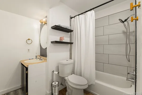 a view of a livingroom with furniture and chandelier fan
