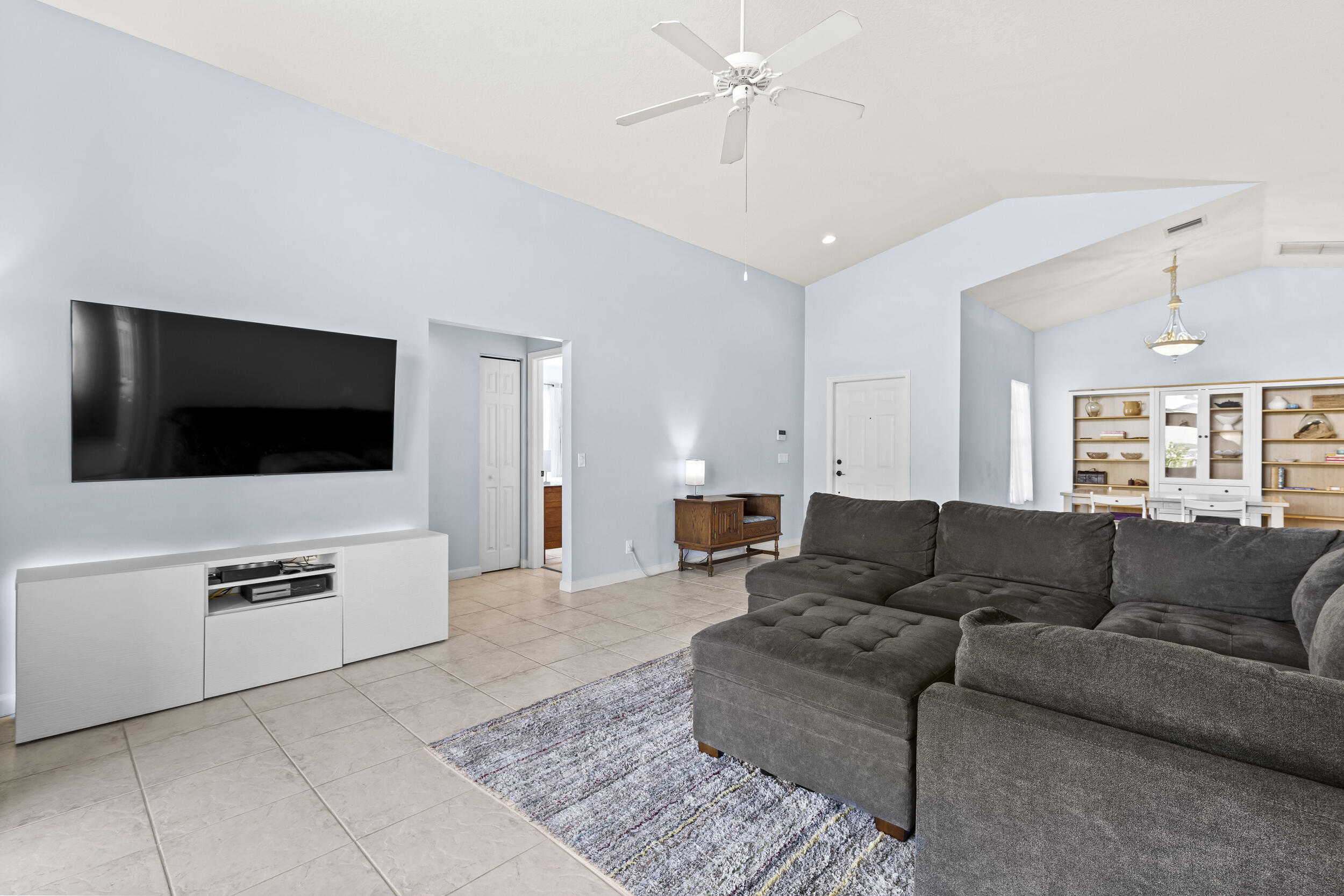 2829 Southwest Montego Terrace Stuart, FL 34997 - Photo 5 of 21 Great