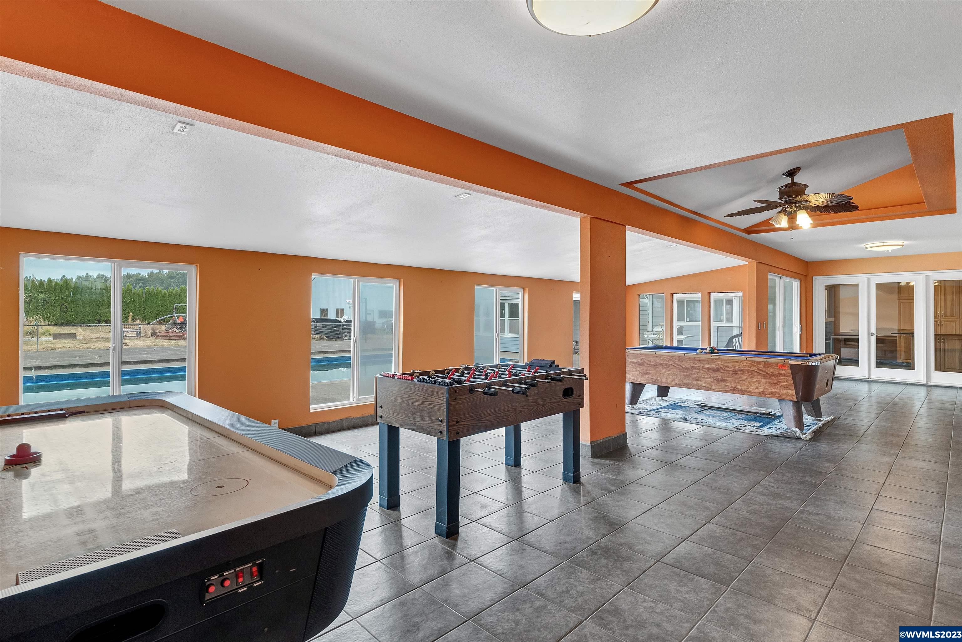 8285 Portland Road Northeast Salem, OR 97305 - Photo 10 of 37 Gallery Image 10