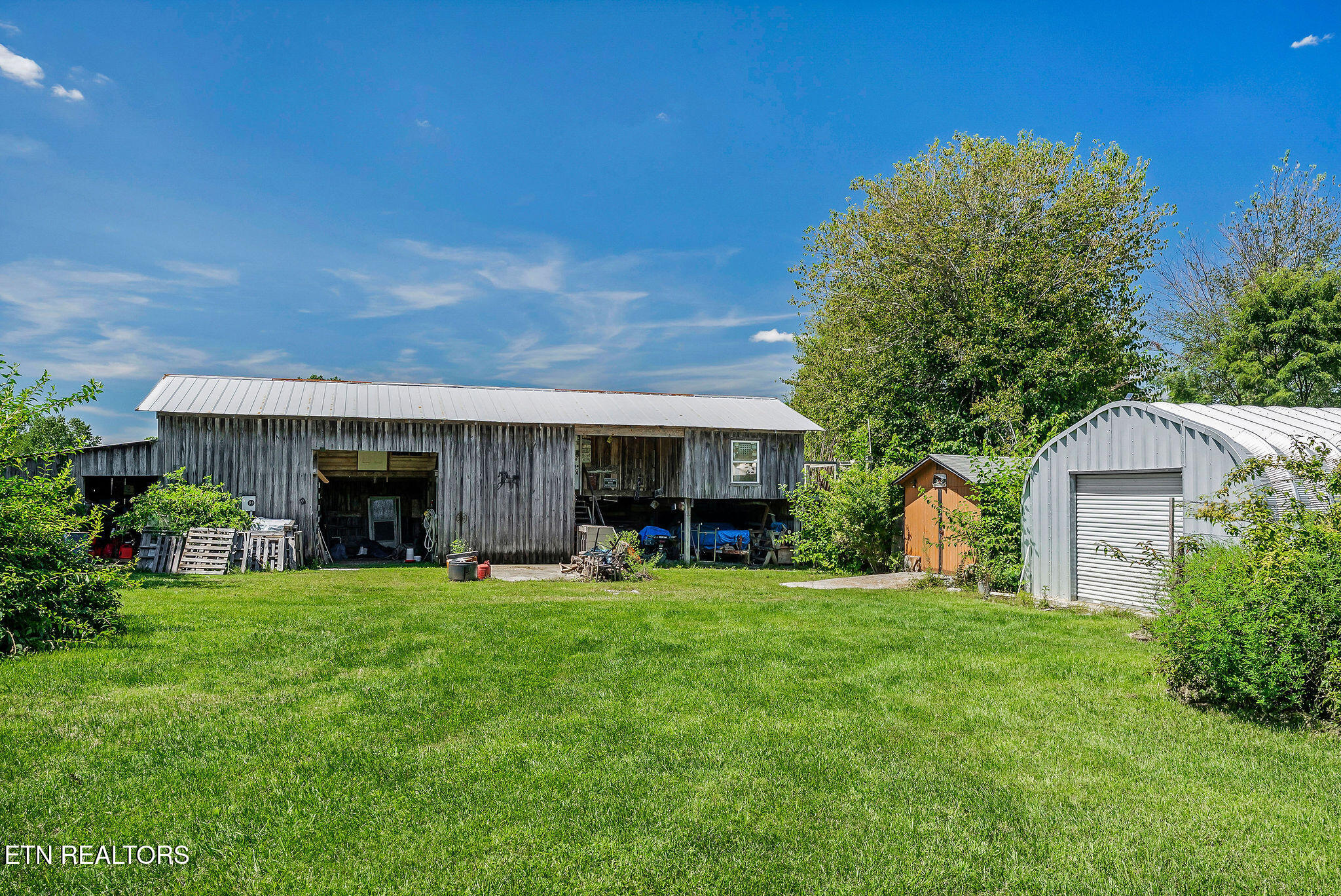 268 Plateau Road Crossville, TN 38571 - Photo 20 of 58 Barn with electricity