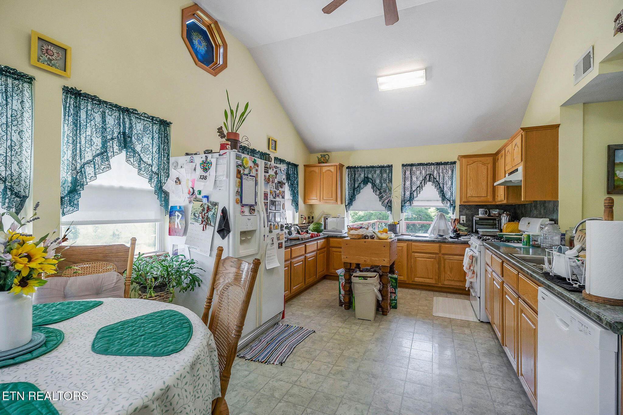 268 Plateau Road Crossville, TN 38571 - Photo 22 of 42 Main House Kitchen