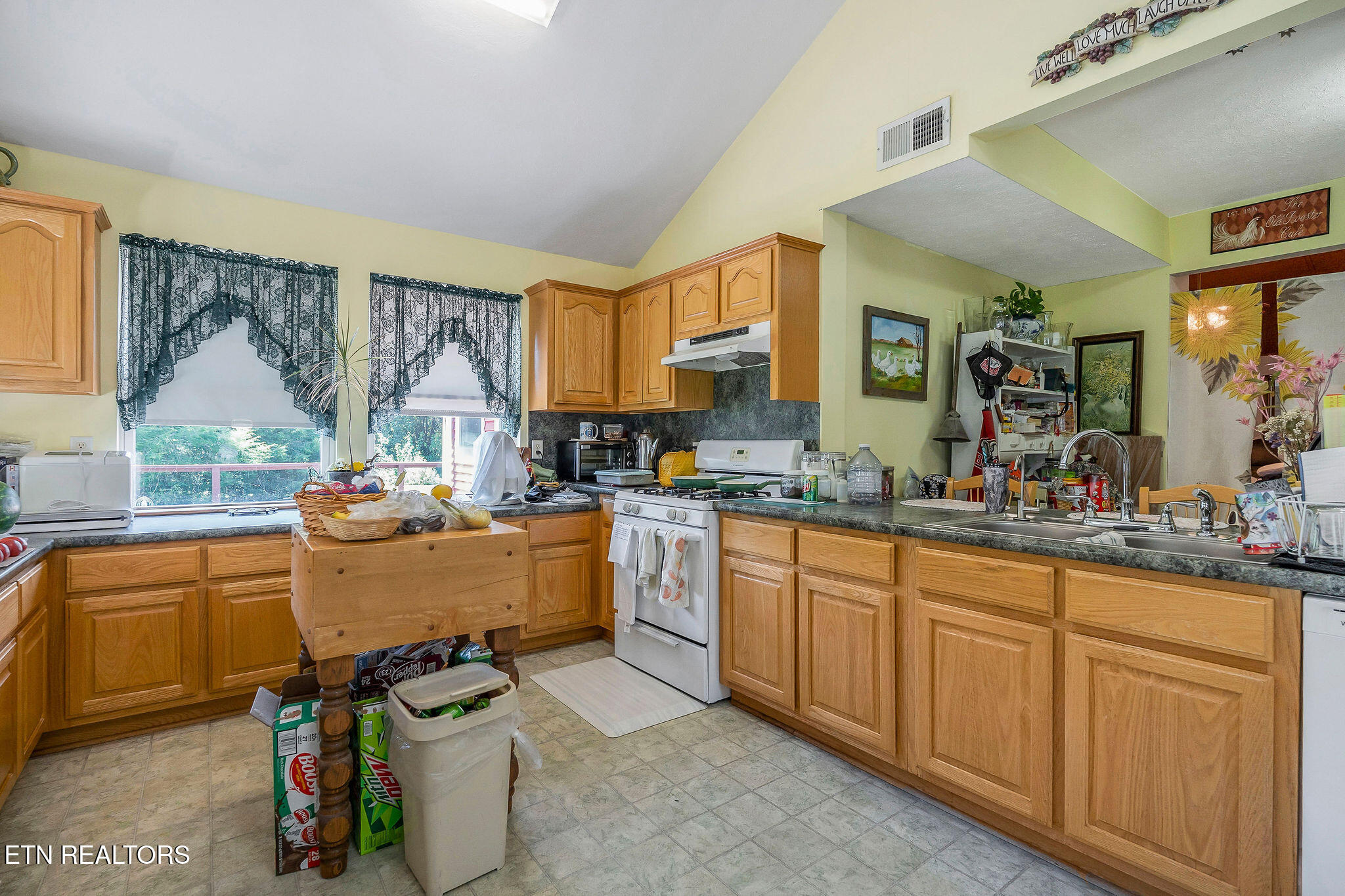 268 Plateau Road Crossville, TN 38571 - Photo 25 of 58 Main House Kitchen