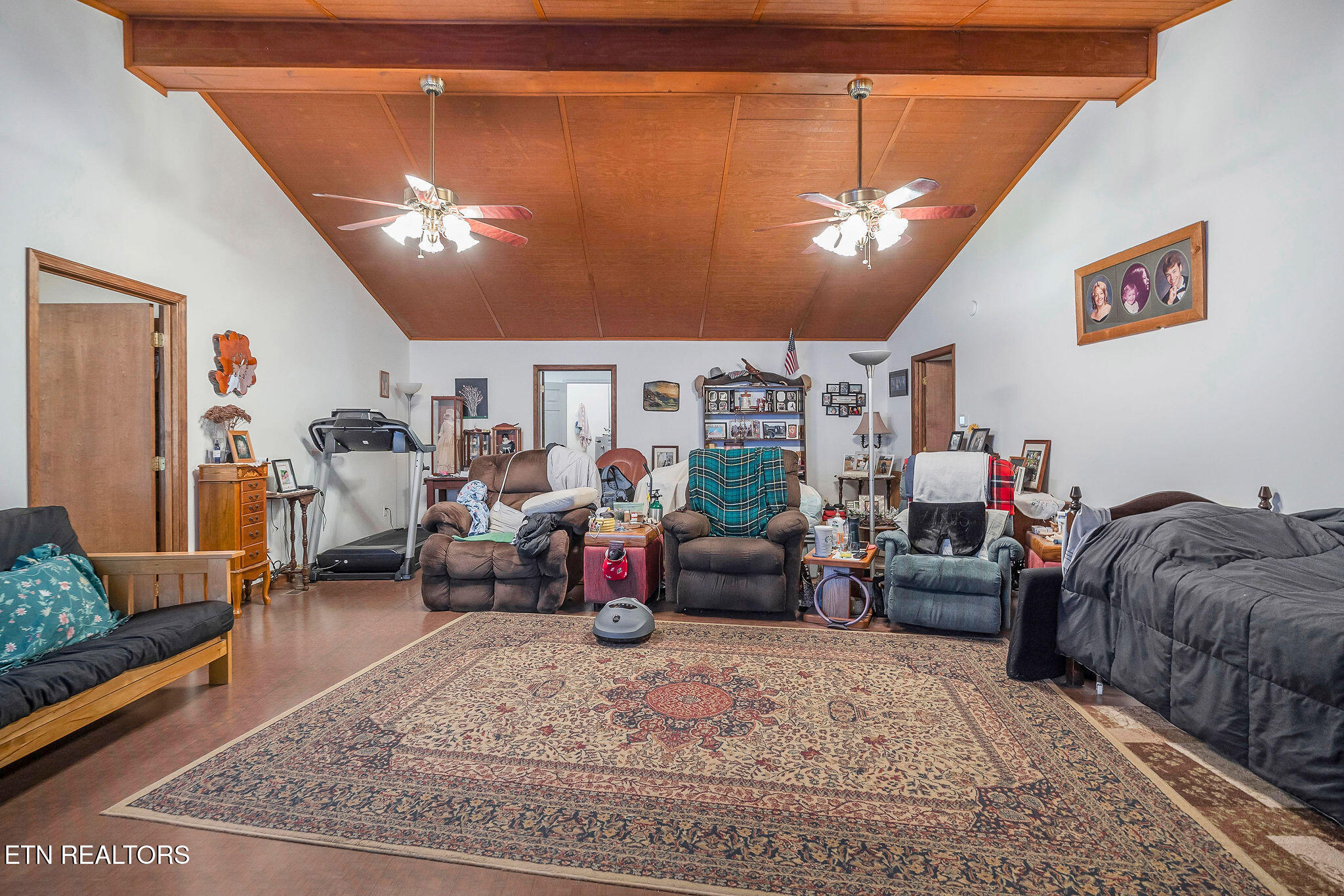 268 Plateau Road Crossville, TN 38571 - Photo 26 of 42 Main House vaulted living area