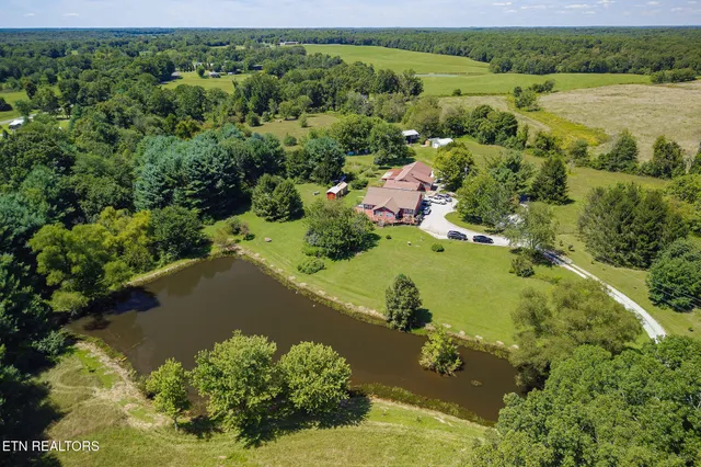 $939,000 | 268 Plateau Road, Crossville, TN 38571