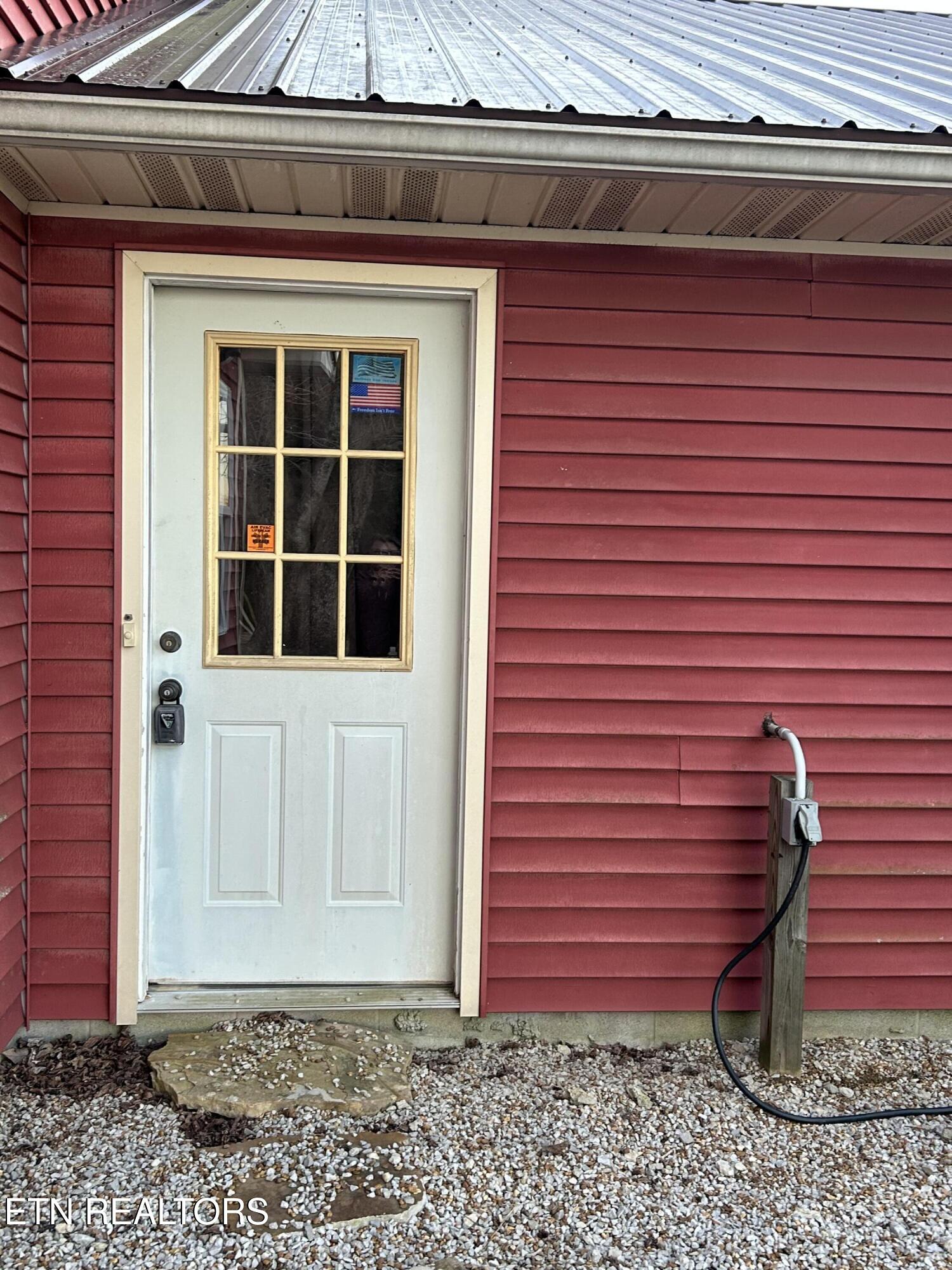 268 Plateau Road Crossville, TN 38571 - Photo 40 of 58 Guest house Entrance