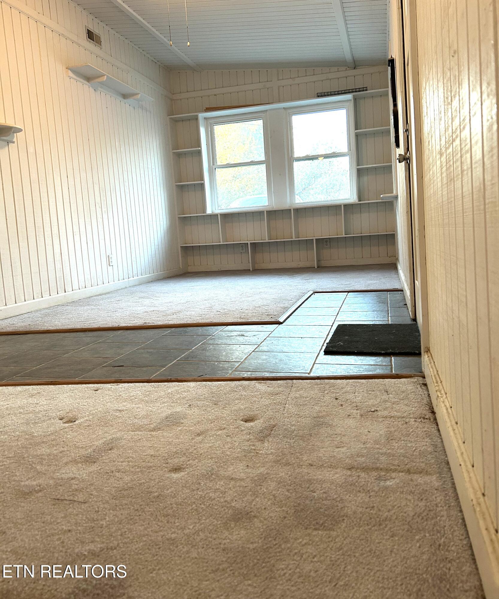 268 Plateau Road Crossville, TN 38571 - Photo 46 of 58 Guest House Entry