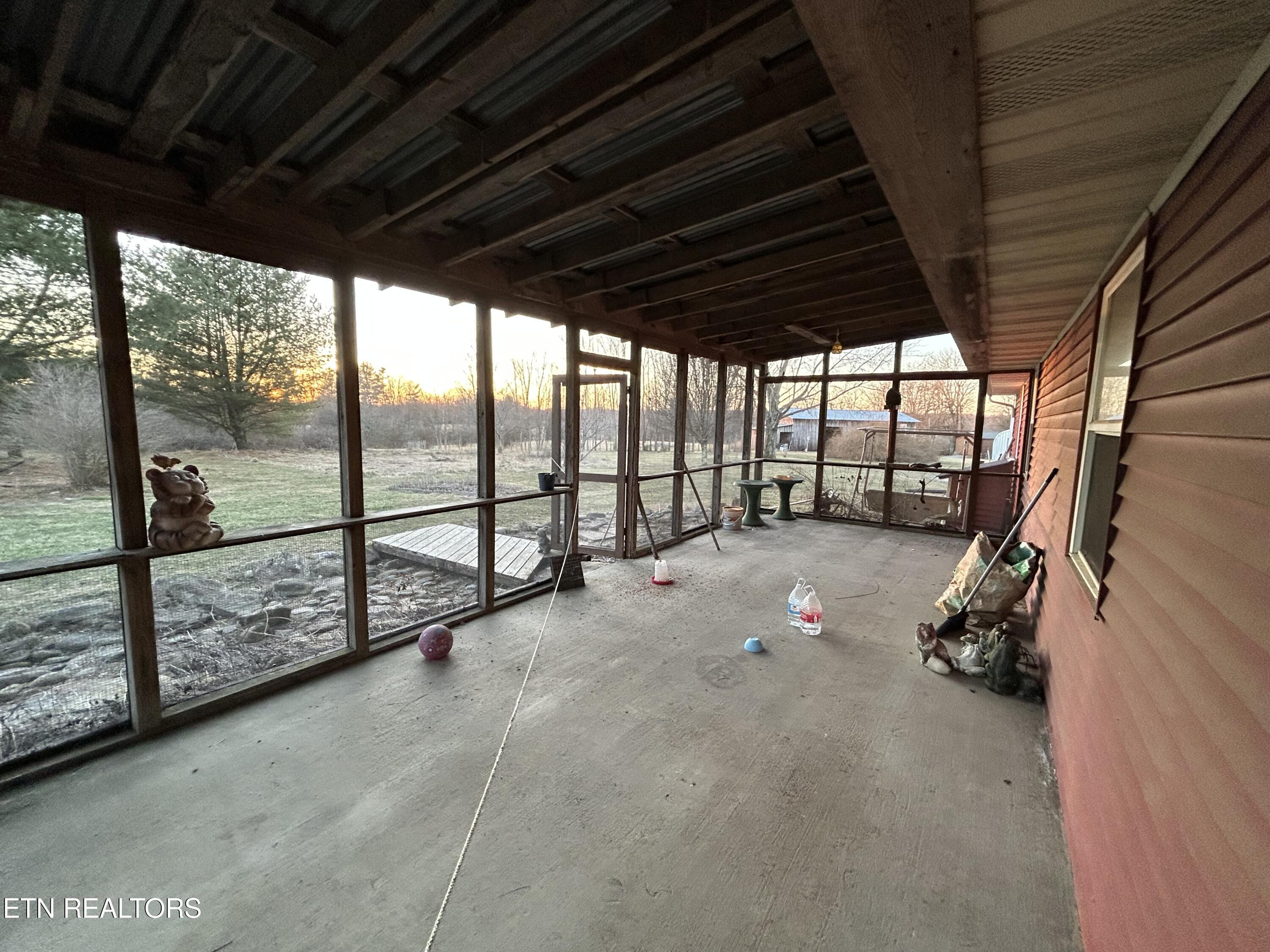 268 Plateau Road Crossville, TN 38571 - Photo 52 of 58 Guest House Screened porch
