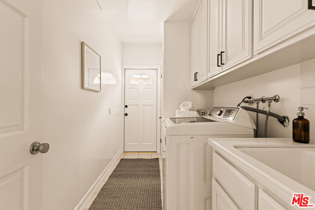 7825 Cowan Avenue Los Angeles, CA 90045 - Photo 29 of 33 a view of a kitchen sink and stove