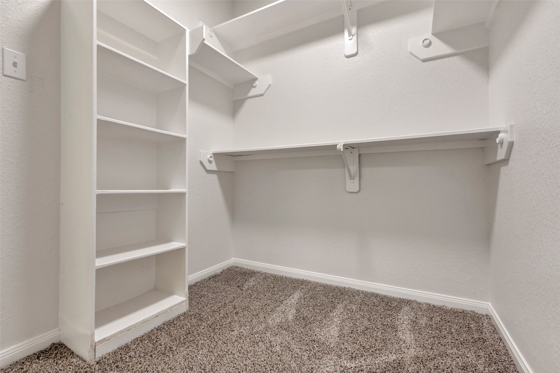 770 Hunt Road, Unit 212 Baytown, TX 77521 - Photo 29 of 40 a view of an empty walk in closet