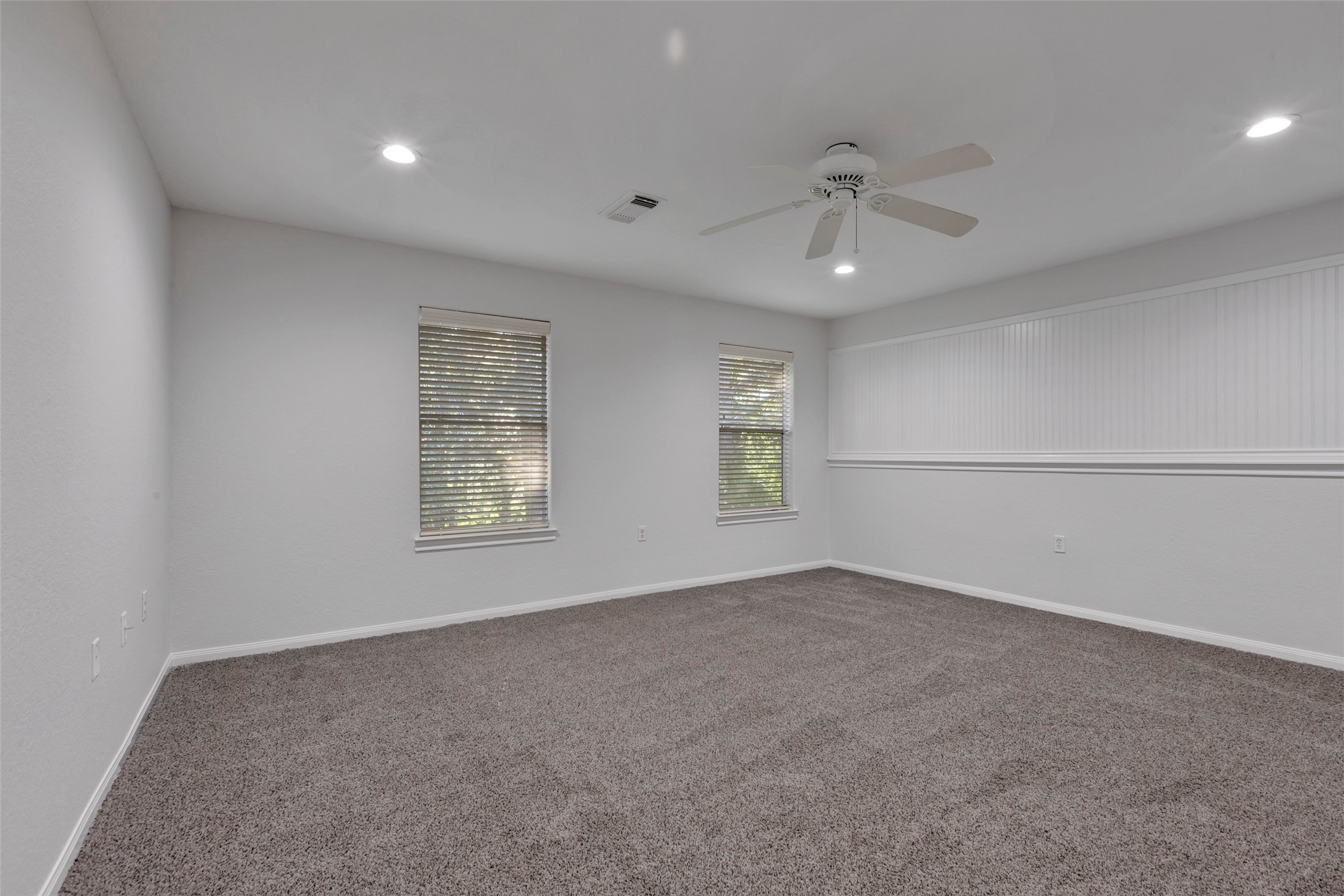 770 Hunt Road, Unit 212 Baytown, TX 77521 - Photo 37 of 40 an empty room with windows and ceiling fan