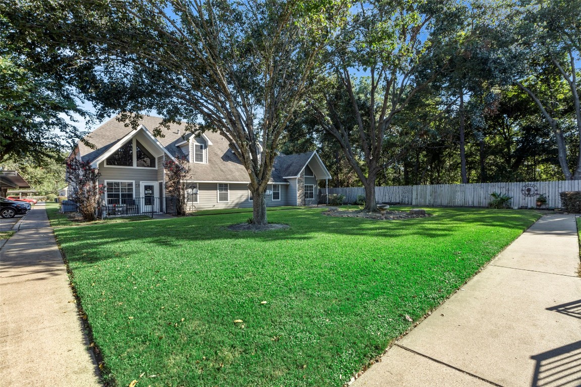 770 Hunt Road, Unit 212 Baytown, TX 77521 - Photo 40 of 40 a front view of a house with garden