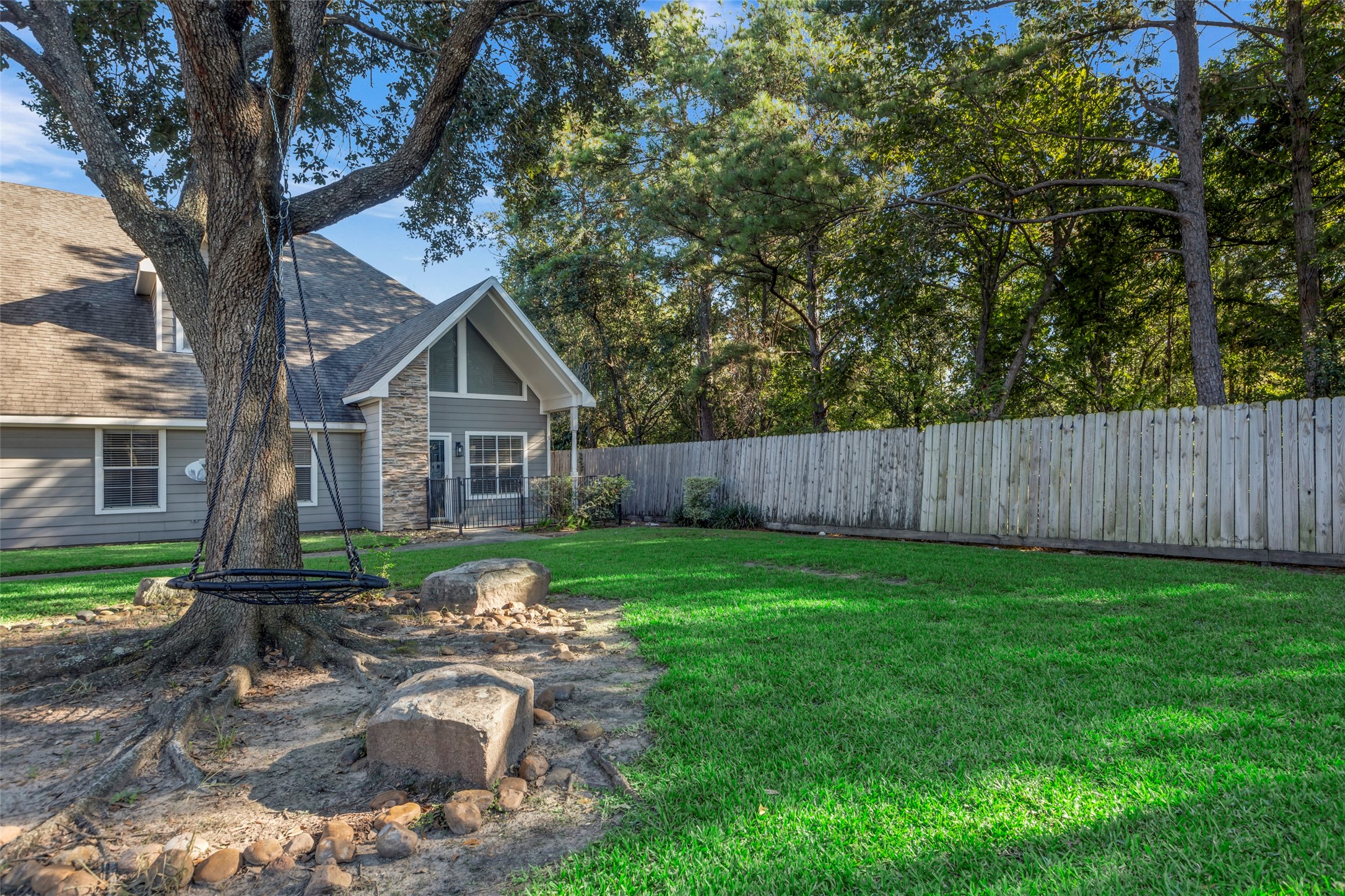 770 Hunt Road, Unit 212 Baytown, TX 77521 - Photo 4 of 40 a front view of a house with garden