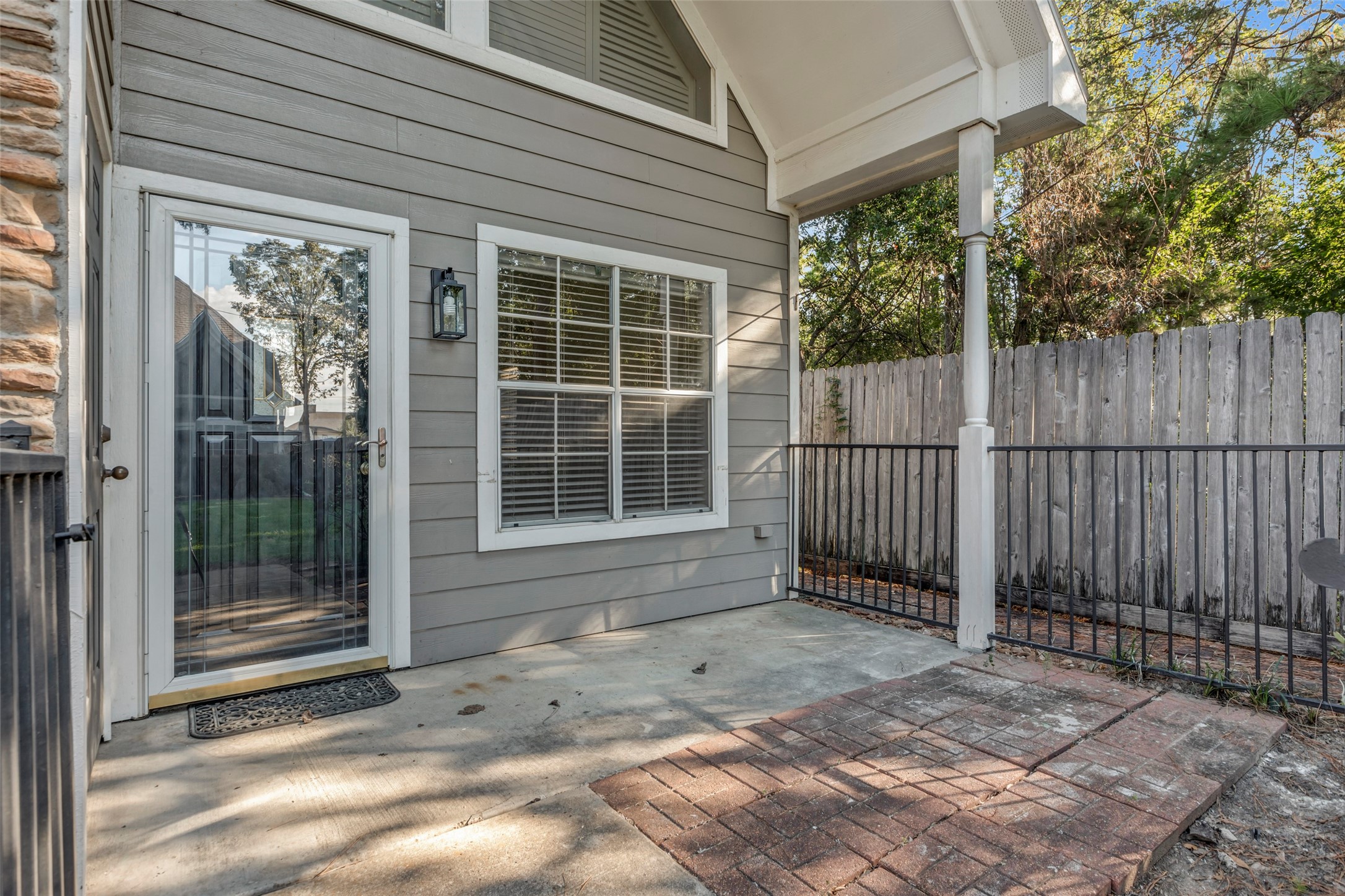 770 Hunt Road, Unit 212 Baytown, TX 77521 - Photo 5 of 40 a view of backyard with green space