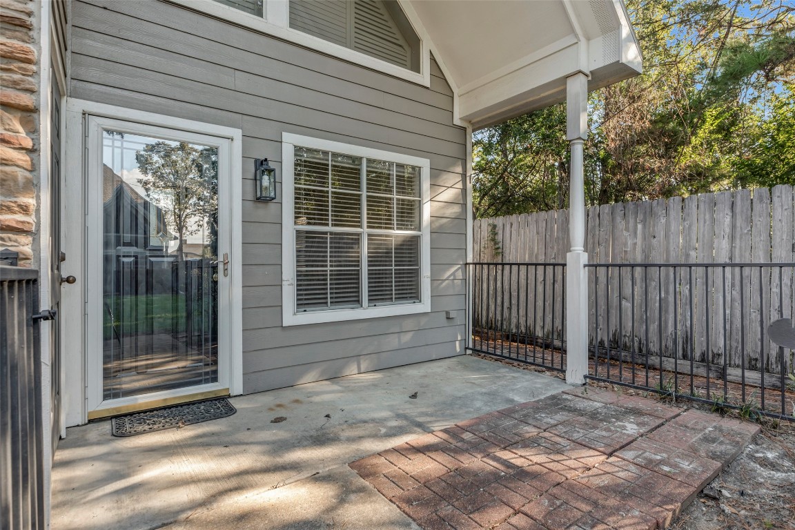 770 Hunt Road, Unit 212 Baytown, TX 77521 - Photo 5 of 40 a view of backyard with green space