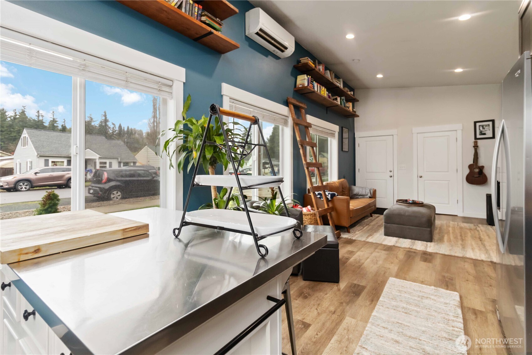 810 Southeast 1st Street Winlock, WA 98596 - Photo 29 of 35 a living room with furniture and a large window