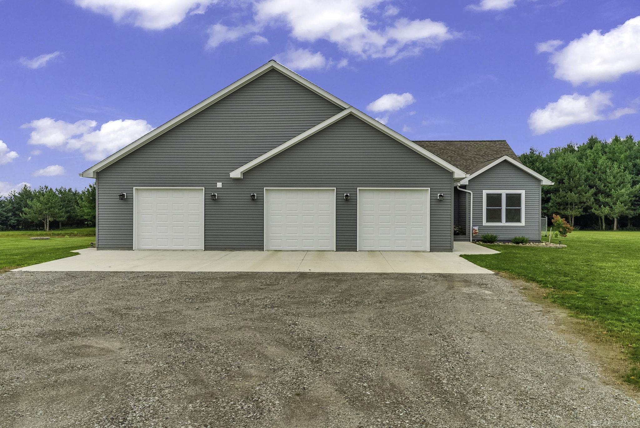2675 Robinson Road Ubly, MI 48475 - Photo 3 of 70 50153749-dd35e739-51e8-48ef-861b-f253557ef3b0.JPG