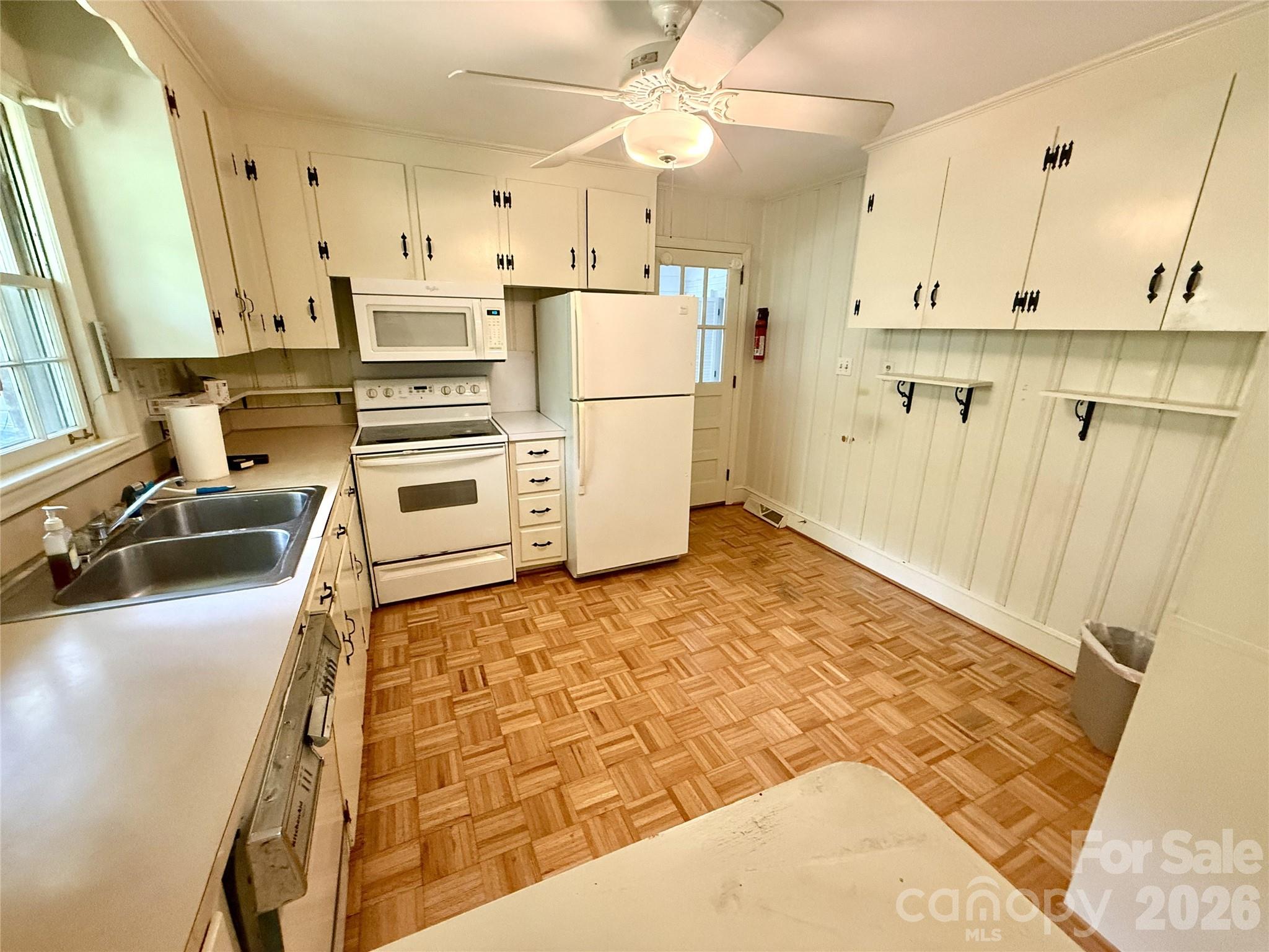 821 Burnley Road Charlotte, NC 28210 - Photo 13 of 21 Gallery Image 13
