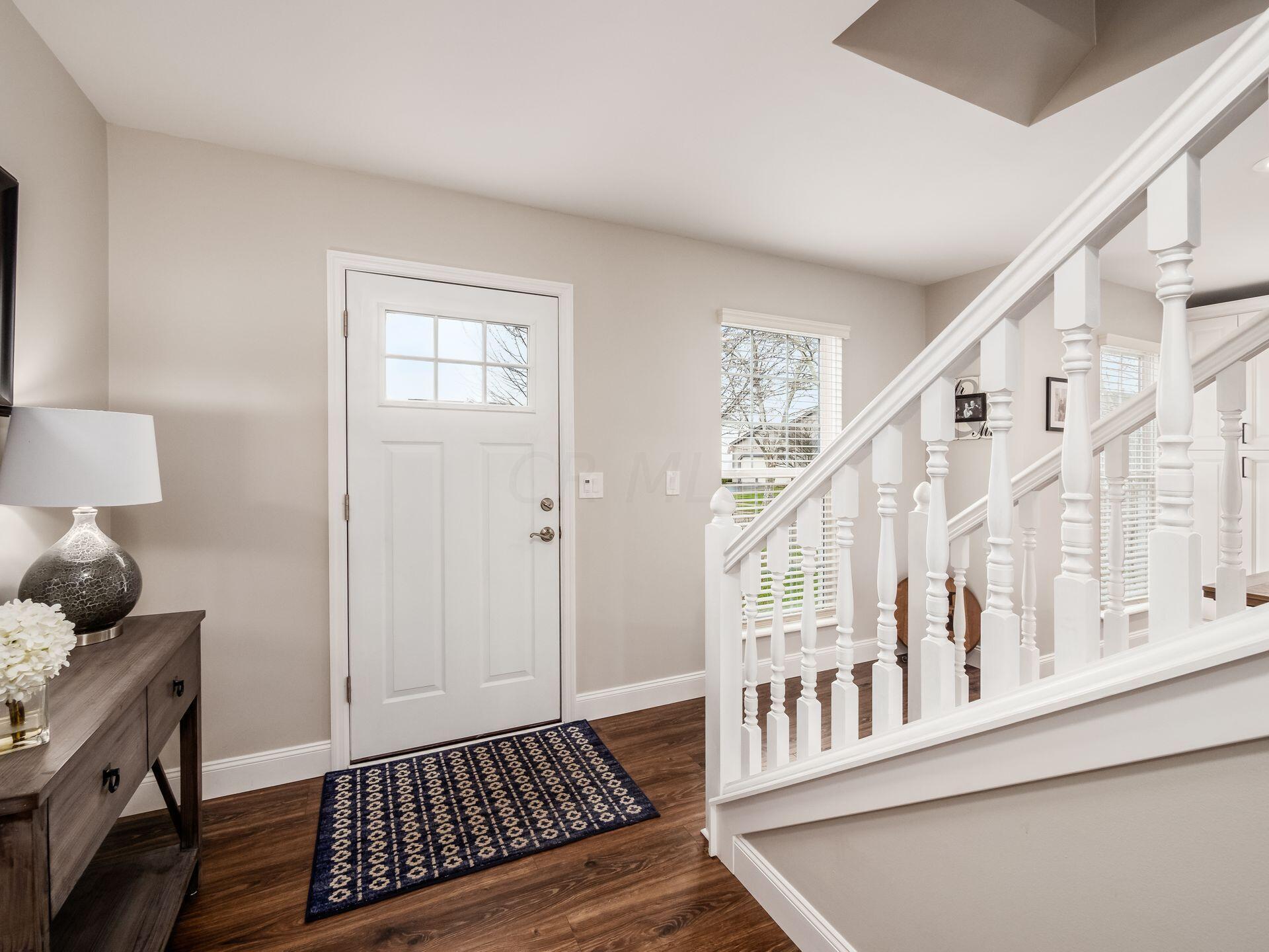 2476 Limestone Way Columbus, OH 43228 - Photo 4 of 52 Entry