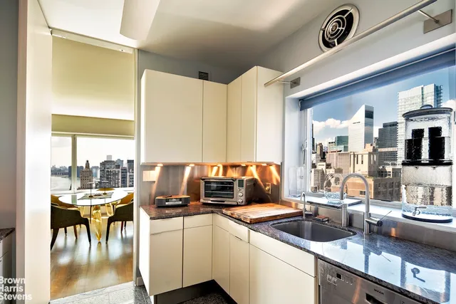 $1,795,000 | 425 East 58th Street, Unit 34G | Sutton Place