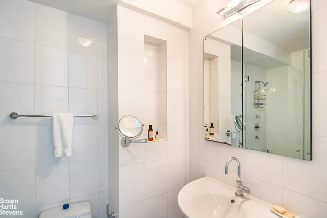 $1,795,000 | 425 East 58th Street, Unit 34G | Sutton Place