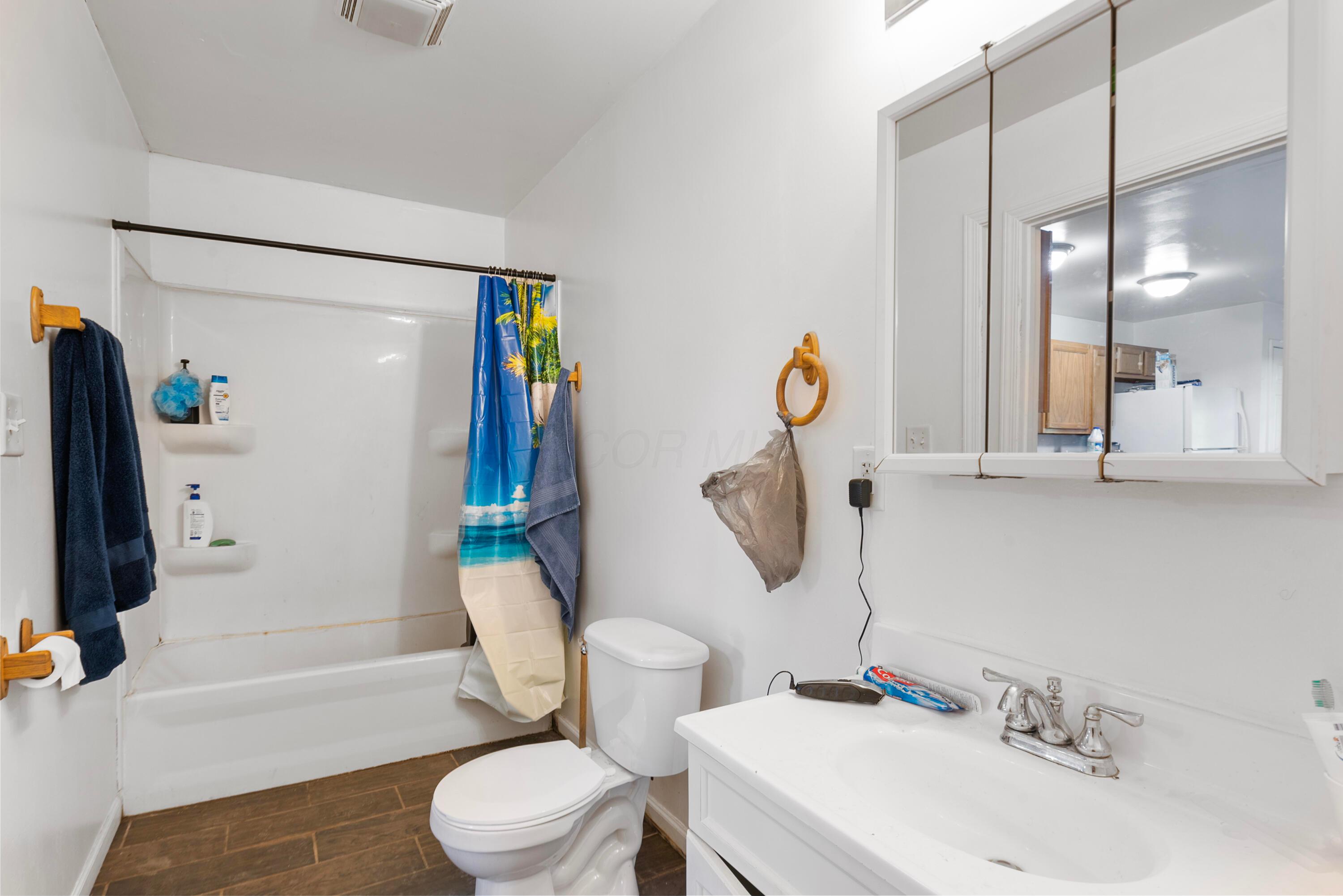 8538 Royalton Road Southwest Lancaster, OH 43130 - Photo 7 of 50 Bathroom