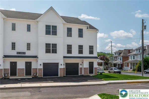 $2,250 | 560 Long Street, Unit 4, Emmaus, PA 18049