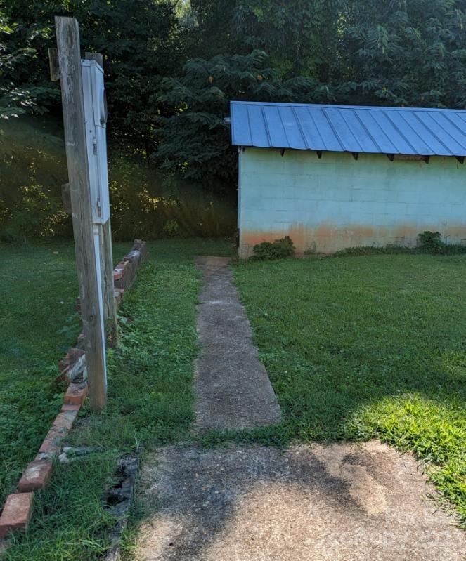 100 West 4th Street Marion, NC 28752 - Photo 10 of 10 a backyard of a house with lots of green space