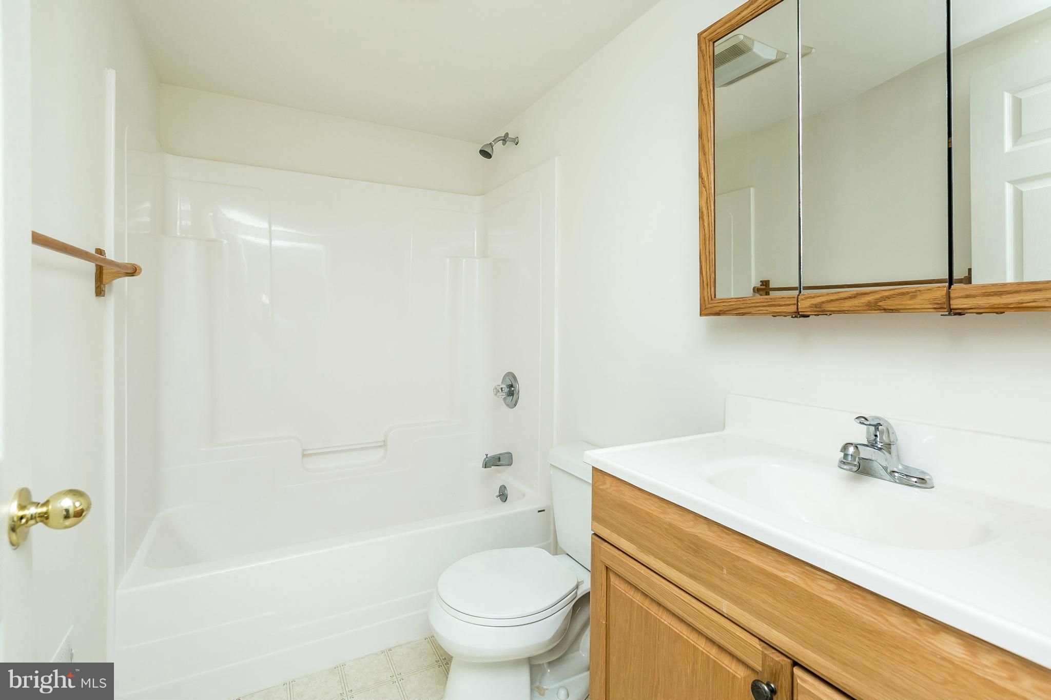 205 Oakwood Road Baltimore, MD 21222 - Photo 22 of 29 Bath