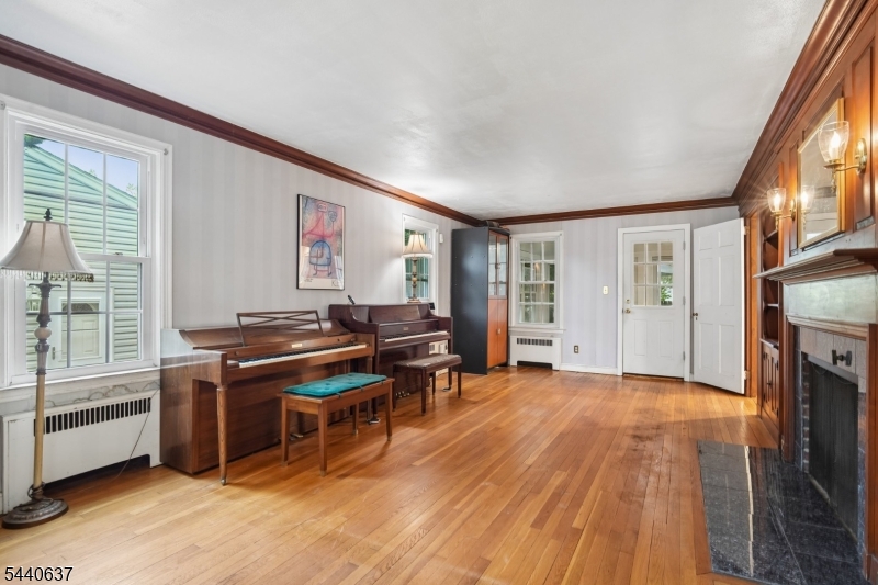 688 Greenbrook Road North Plainfield, NJ 07063 - Photo 5 of 37