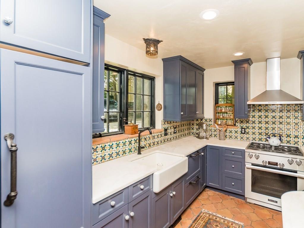 600 Quinobequin Road Newton, MA 02468 - Photo 4 of 24