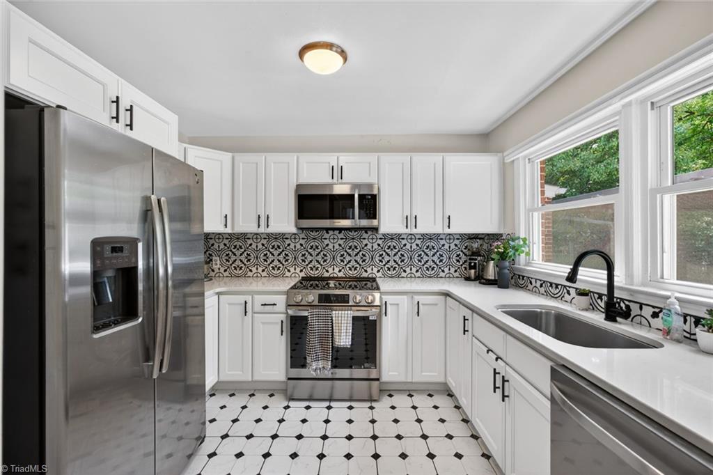 215 South Lindell Road Greensboro, NC 27403 - Photo 16 of 29