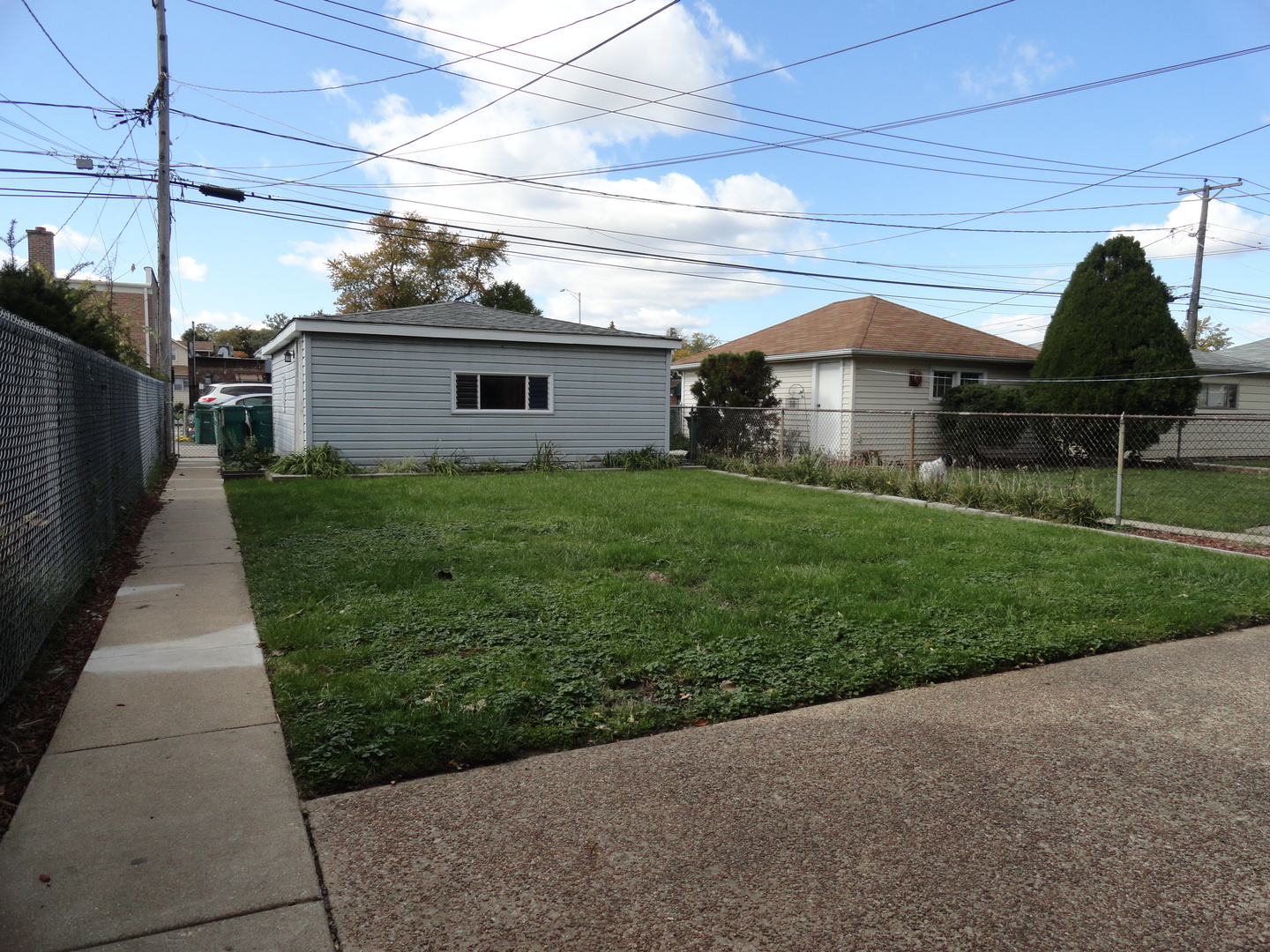 1410 Maple Avenue, Unit 1 Berwyn, IL 60402 - Photo 13 of 15 a view of a yard in front of a house