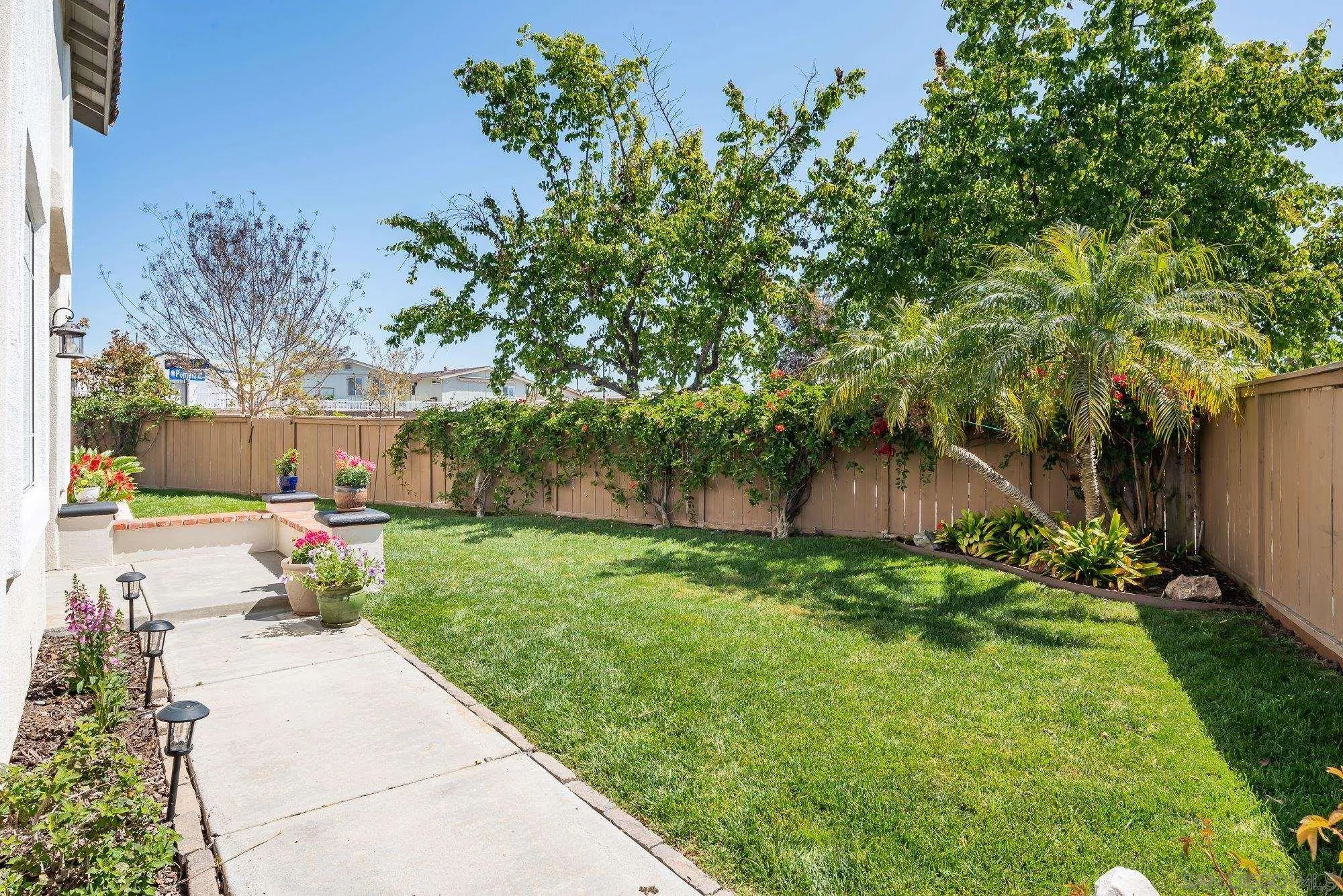 657 Cantara Lane Vista, CA 92081 - Photo 4 of 61