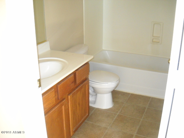 22693 North Davis Way Maricopa, AZ 85138 - Photo 8 of 13 1BTHRM