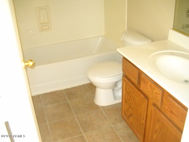 22693 North Davis Way Maricopa, AZ 85138 - Photo 10 of 13 2BTHRM