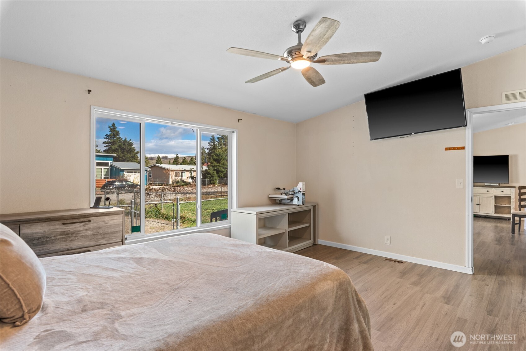 14934 Golden Delicious Street Entiat, WA 98822 - Photo 18 of 33 a bedroom with a bed and a flat screen tv