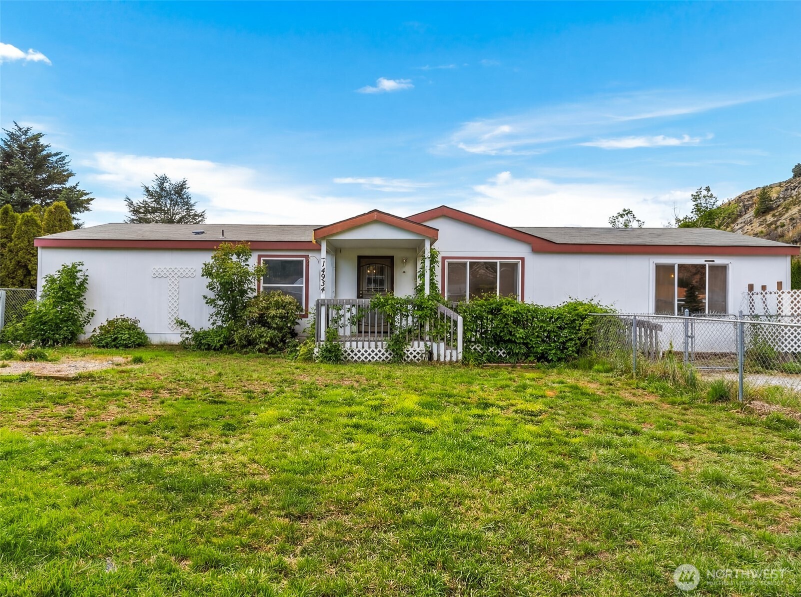 14934 Golden Delicious Street Entiat, WA 98822 - Photo 2 of 33 a front view of a house with garden