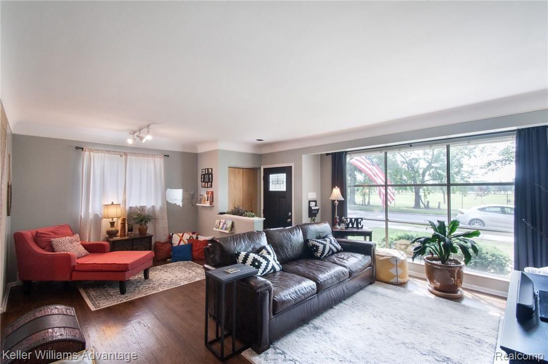 TraffordRd_3112_Living_03.jpg
