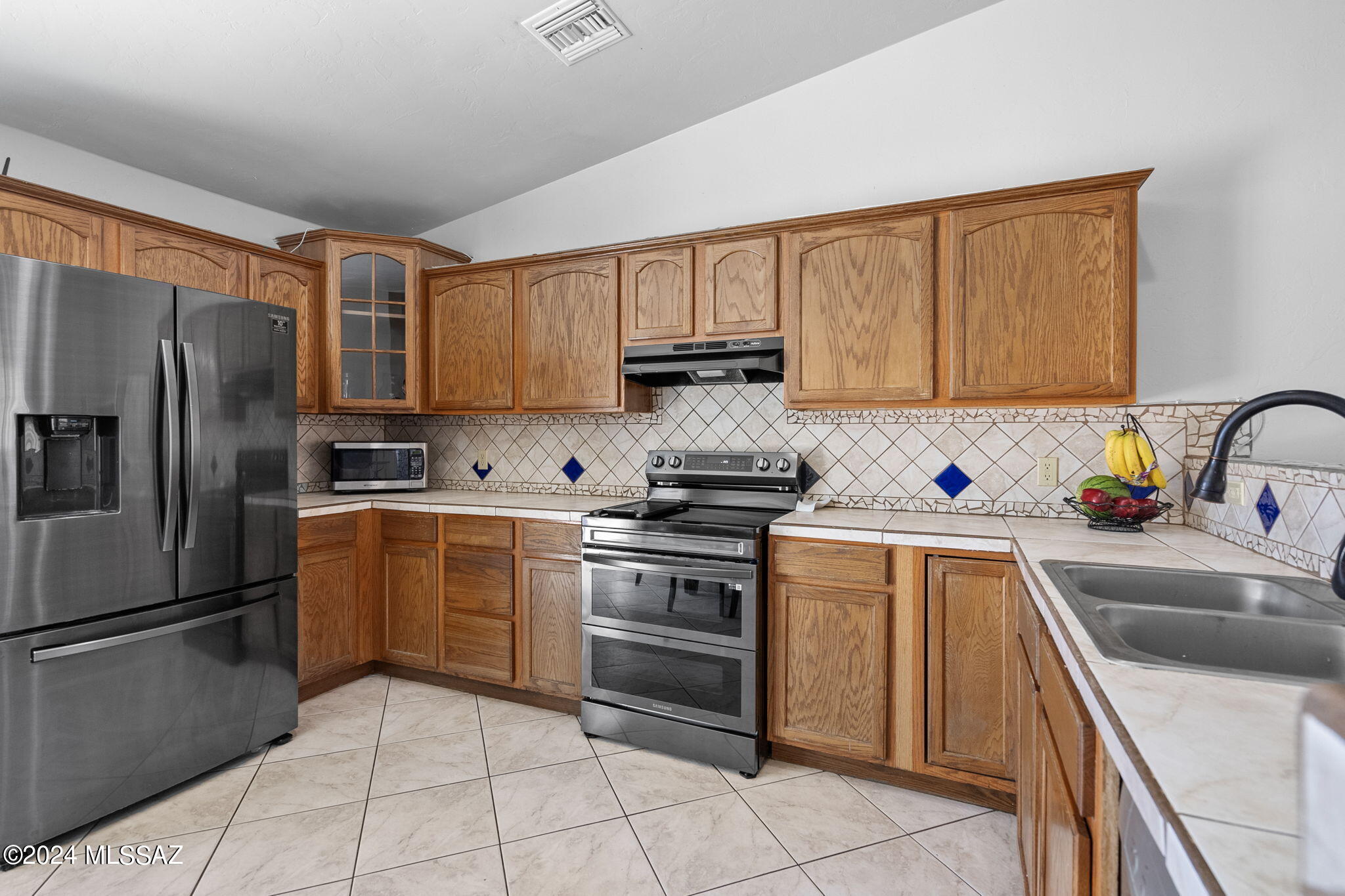 1436 Podar Court Rio Rico, AZ 85648 - Photo 8 of 32