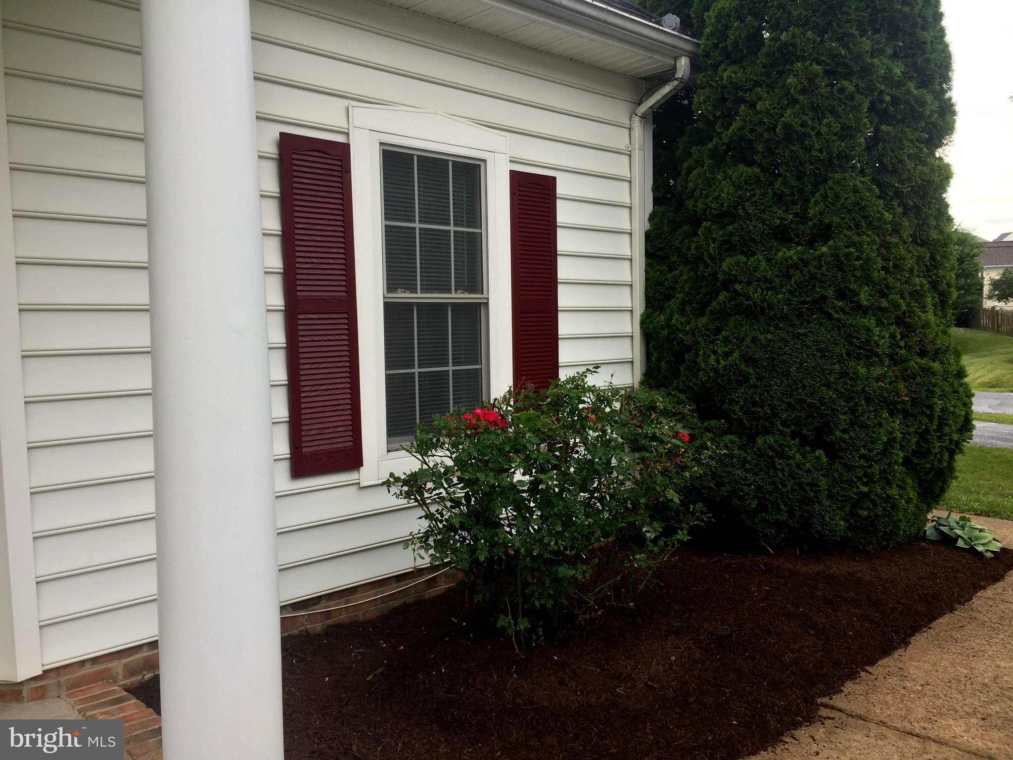 35112 Somerset Ridge Road Locust Grove, VA 22508 - Photo 5 of 21 Beaded Siding